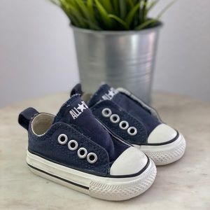 Baby converse Velcro shoes in size 2